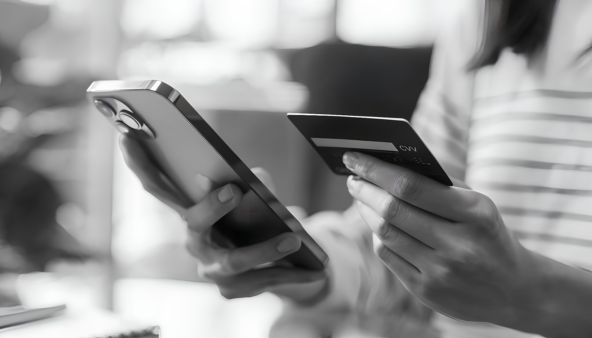 Pagamenti digitali con smartphone e carta
